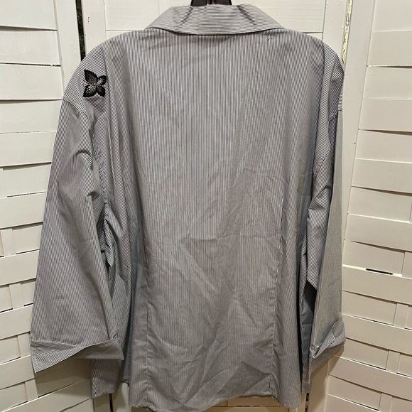 Isaac’s Designs Boutique Blouse - Picture 6 of 6